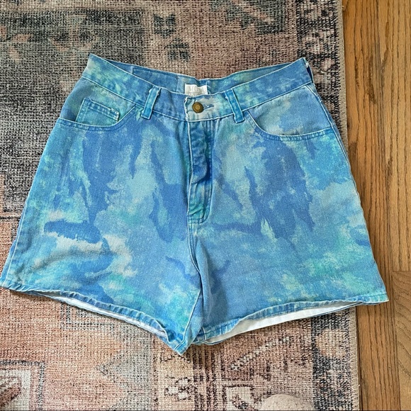 Moda International Vintage High Rise Mom Shorts - Picture 2 of 4